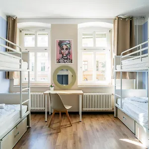 Eastseven Hostal